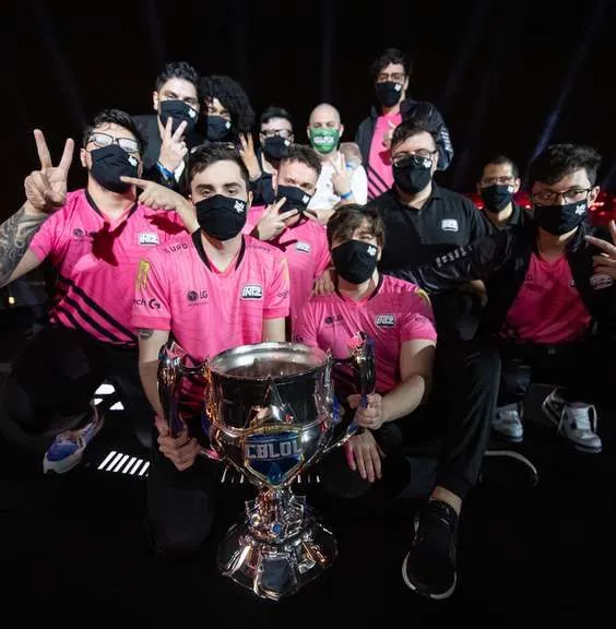 Roster with the trophy