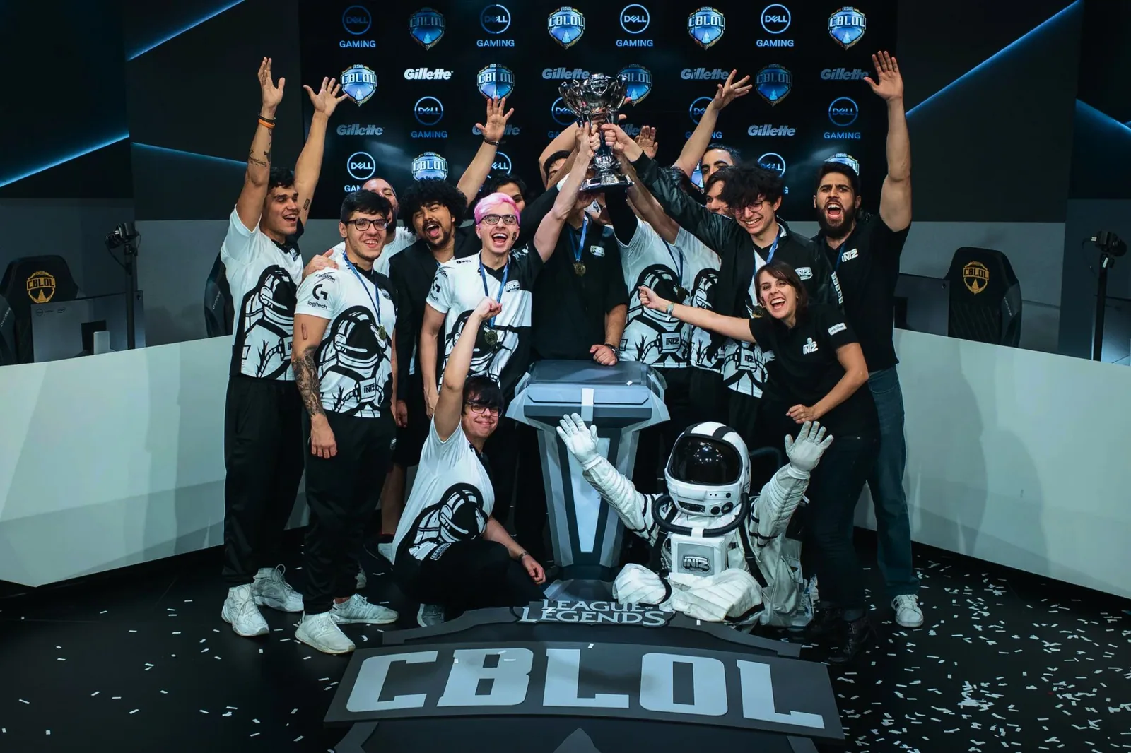 INTZ celebrating a CBLOL title
