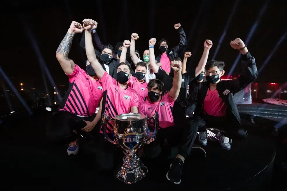 Champion roster with the trophy